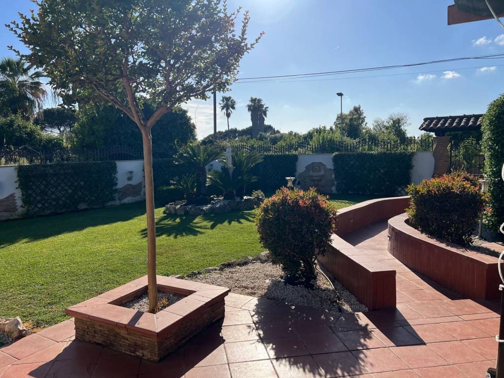 Villa a Aprilia in Via Chiese - Foto 5