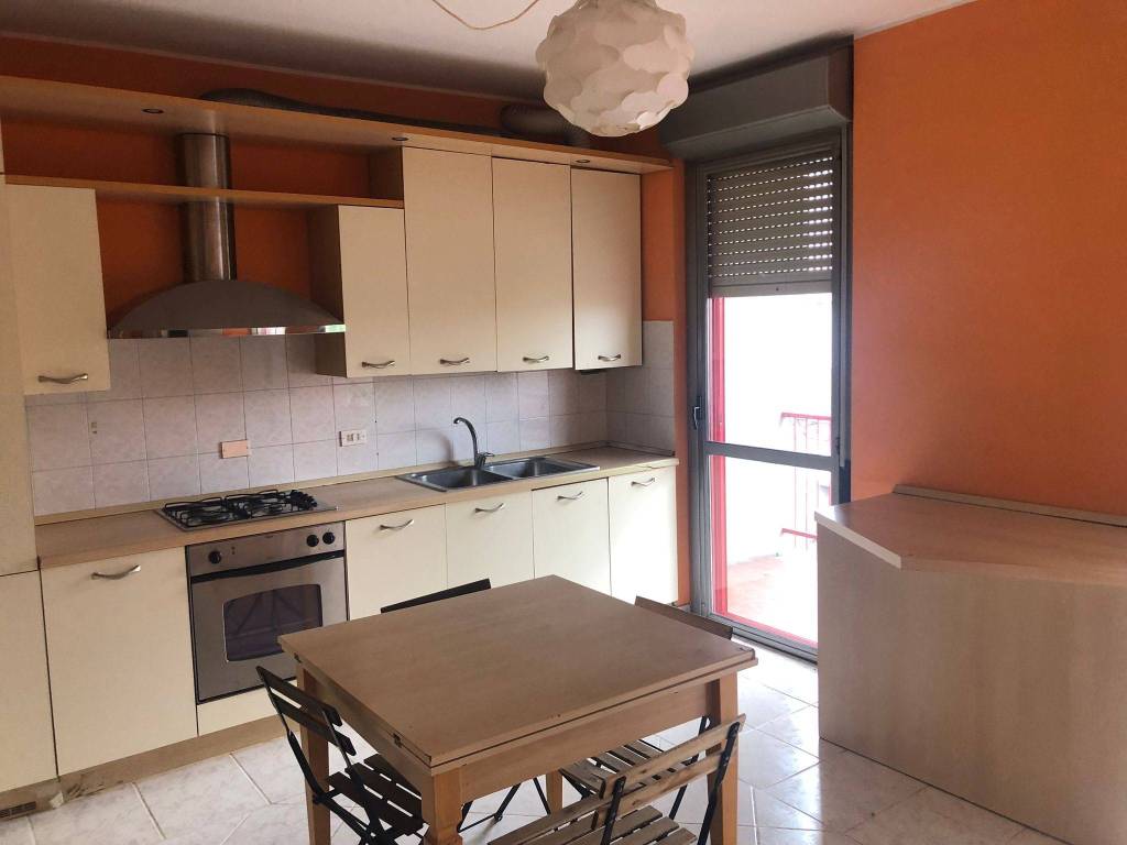 Appartamento a Saronno in Via delle Grigne, 21 - Foto 3