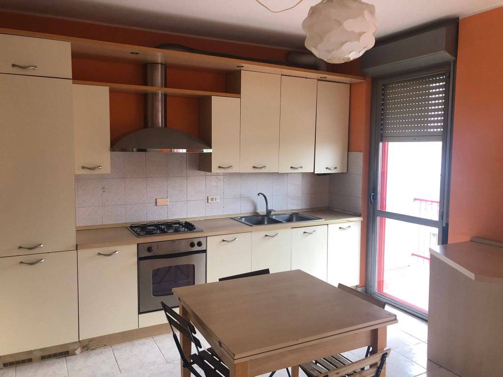 Appartamento a Saronno in Via delle Grigne, 21 - Foto 4