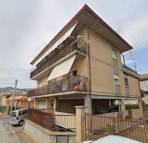 Villa a Terracina in Via Nino Costa 6 - Foto 2