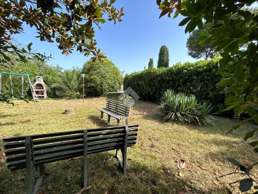 Villa a Aprilia in Via Adige, 32 - Foto 4