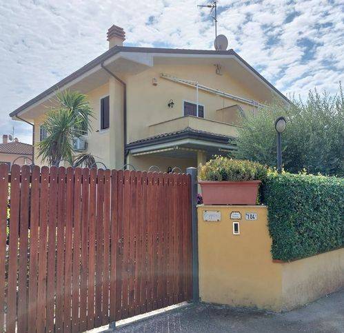 Casa indipendente a Fondi in Via Giovanni Bortolin 104 - Foto 2