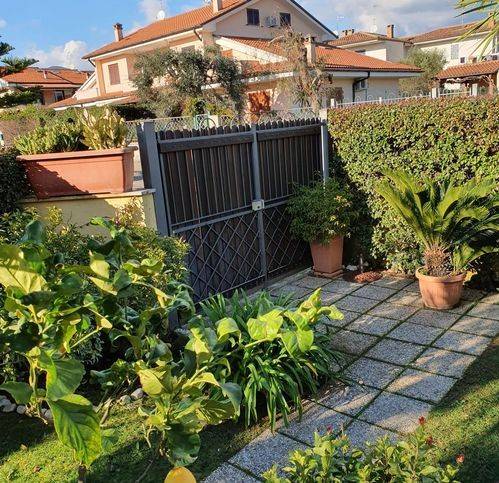 Casa indipendente a Fondi in Via Giovanni Bortolin 104 - Foto 5