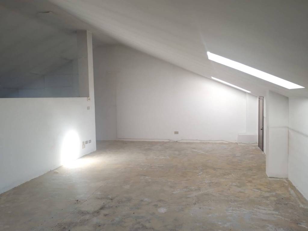 Attico / mansarda a Vercelli in Via Giuseppe Chicco, 13 - Foto 3