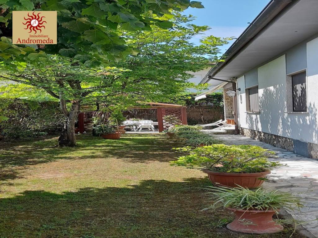 Villa a Forte dei marmi in Via Terreni Pacchiani - Foto 2