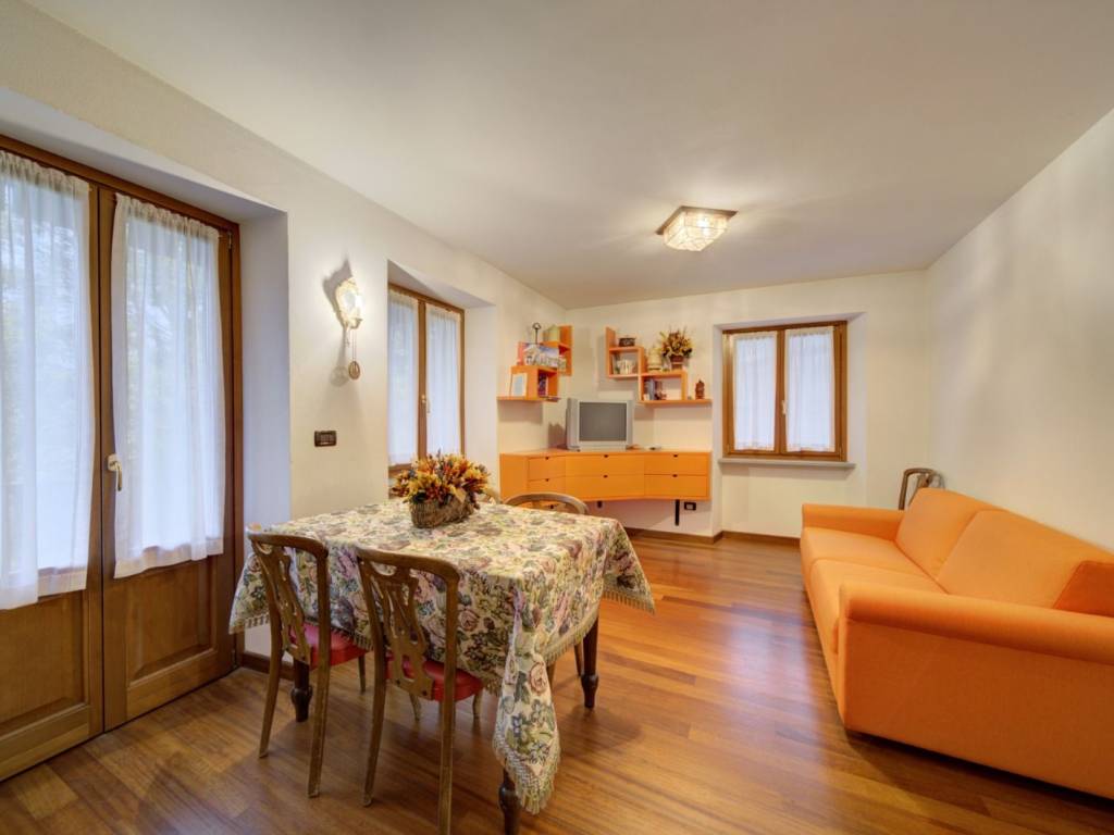 Appartamento a Courmayeur in Strada delle Villette - Foto 2