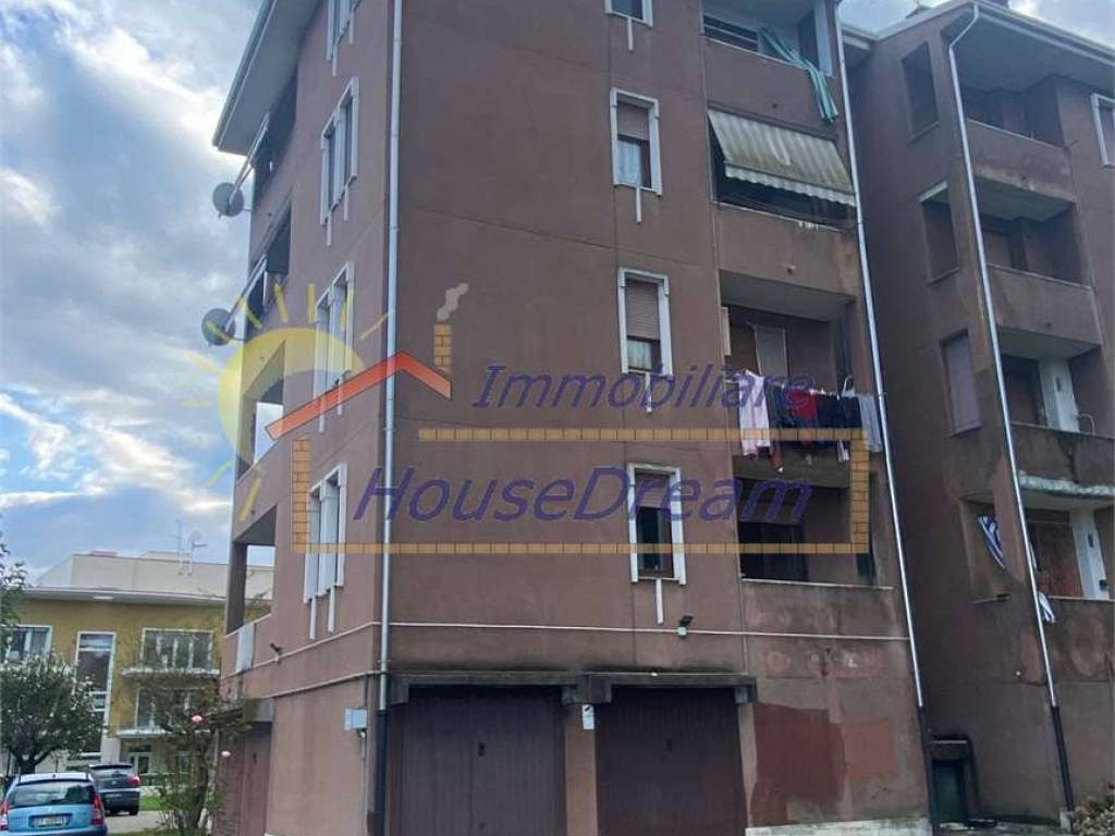 Appartamento a Borgomanero in VIA CUREGGIO - Foto 2