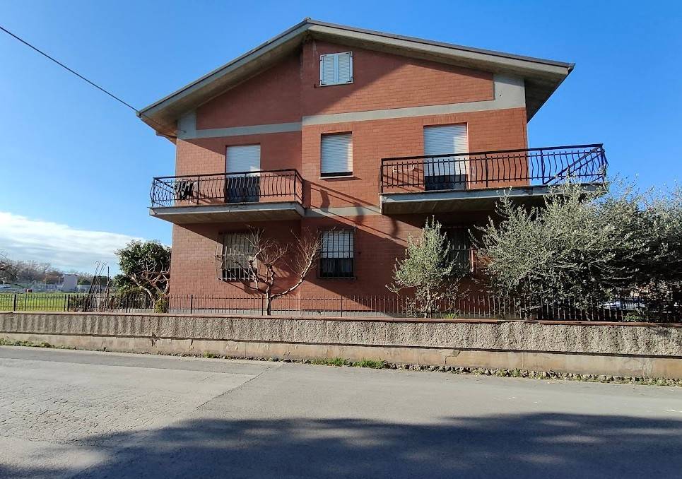 Villa a Civitanova marche in Via della Fontanella - Foto 2