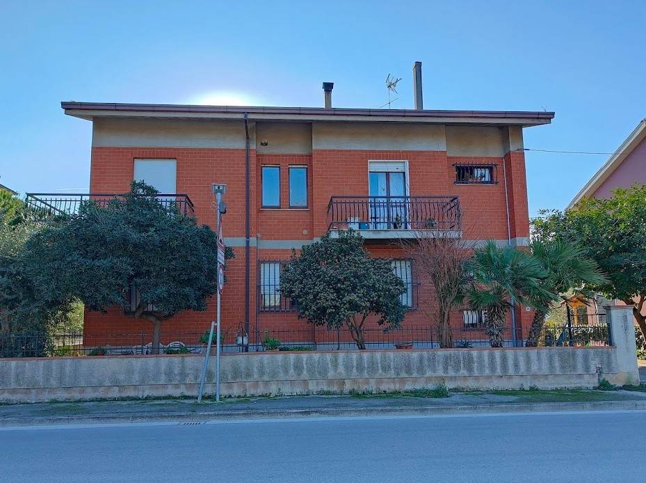 Villa a Civitanova marche in Via della Fontanella - Foto 4