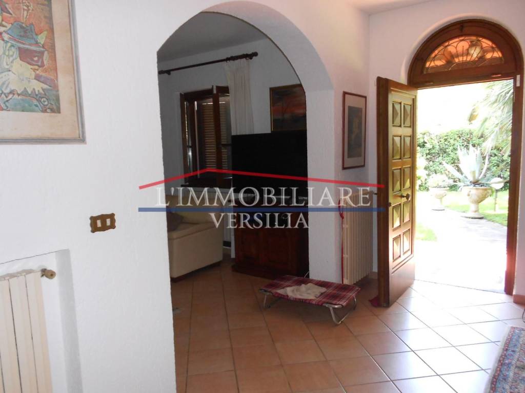 Villa a Pietrasanta in Via Unità d'Italia, 54 - Foto 2