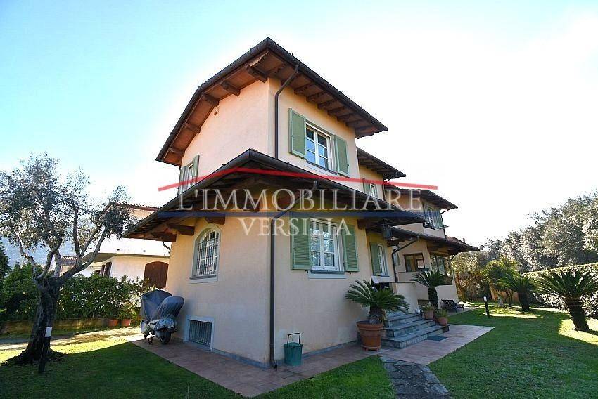 Villa a Seravezza in Via L. Salvatori, - Foto 2