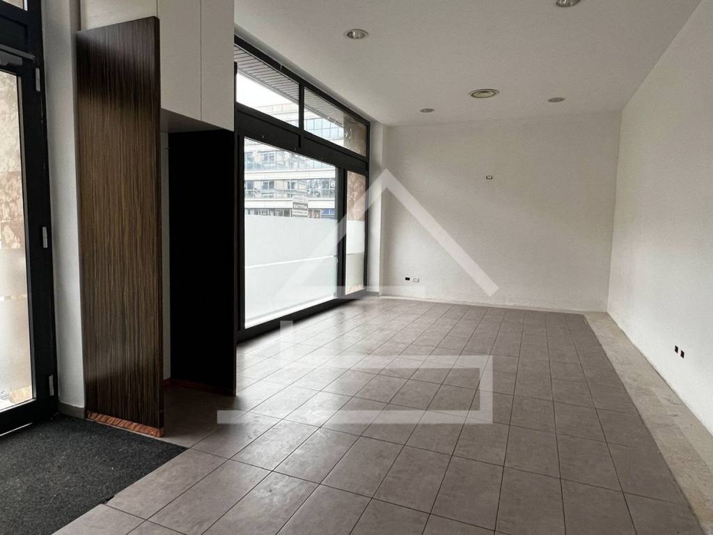 Immobile a Lecco in Corso Giacomo Matteotti - Foto 2