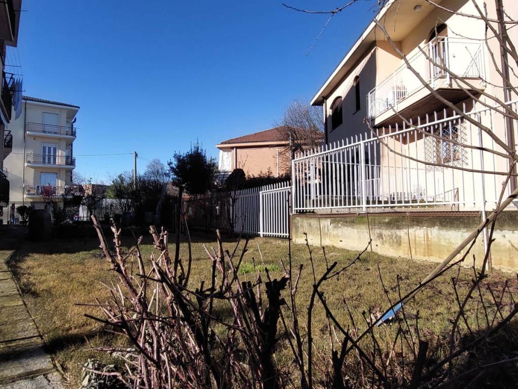 Appartamento a Chieri in Via Giuseppe Di Vittorio - Foto 4