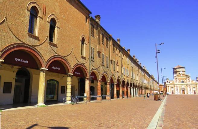 Appartamento a Carpi in Piazza dei Martiri, 9 - Foto 3