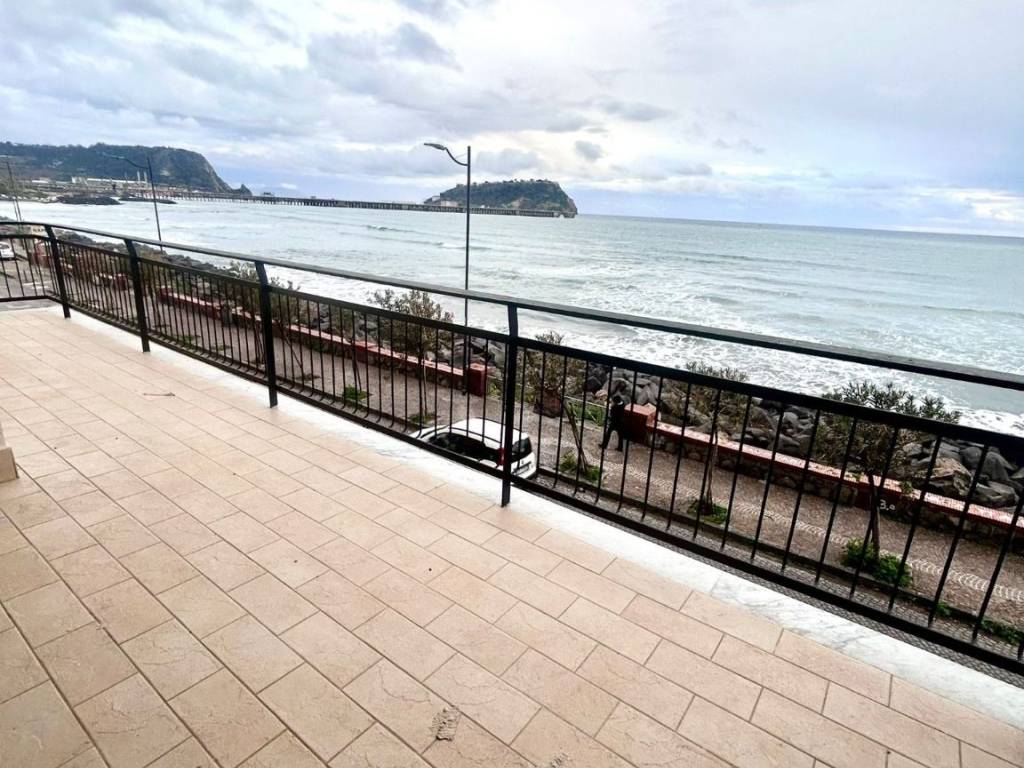 Appartamento a Pozzuoli in Via Napoli - Foto 2
