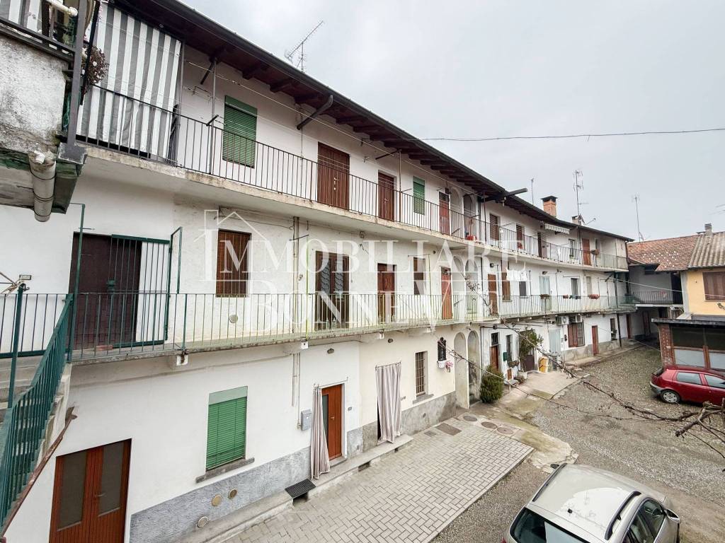 Casa indipendente a Oltrona di san mamette in Piazza Statuto, 1 - Foto 4
