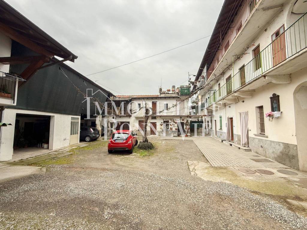 Casa indipendente a Oltrona di san mamette in Piazza Statuto, 1 - Foto 5