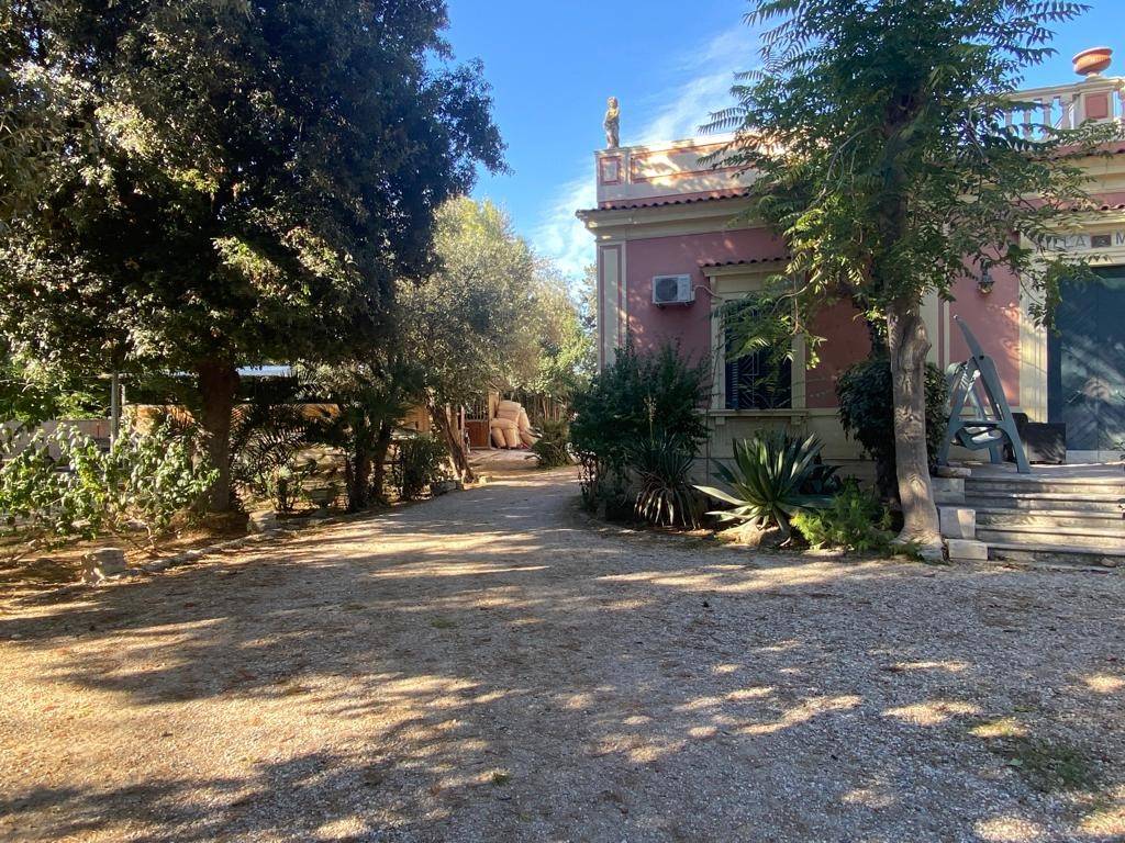 Villa a Bari in Strada Provinciale di Cassano - Foto 2