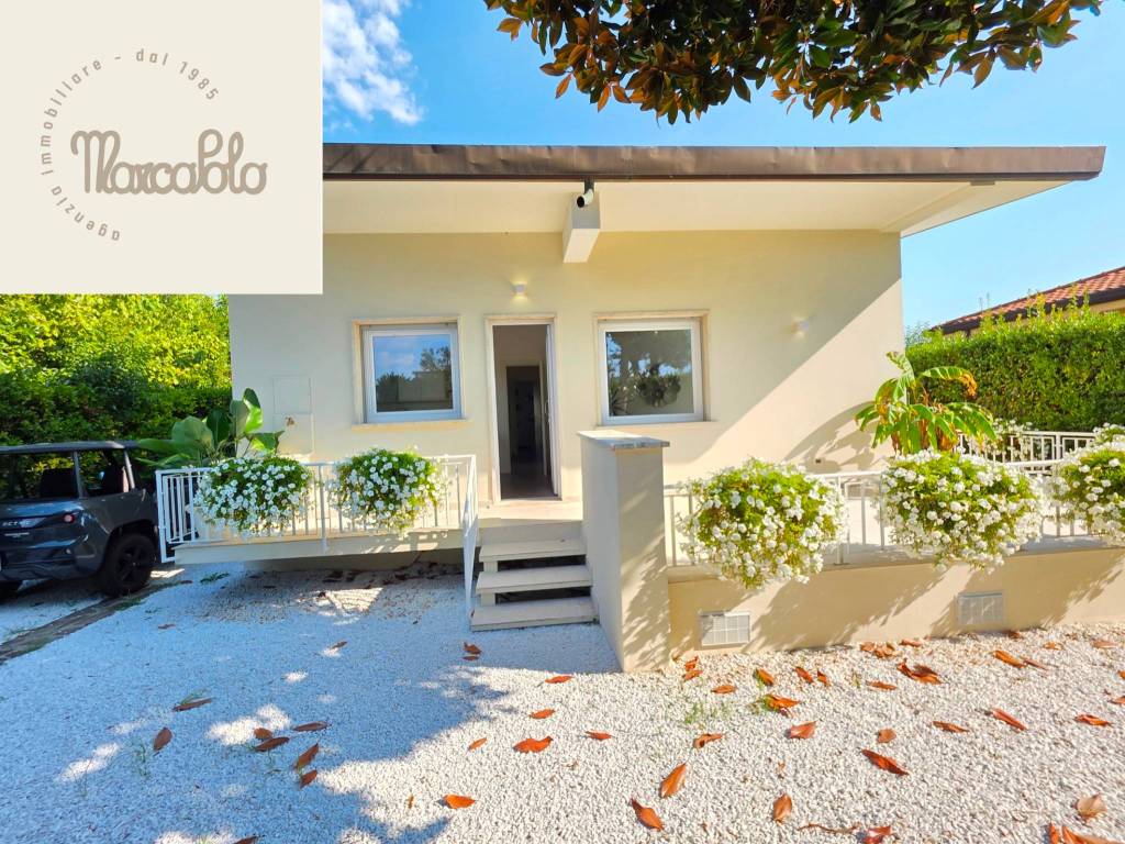 Villa a Forte dei marmi in Via Lorenzo Quartieri - Foto 2