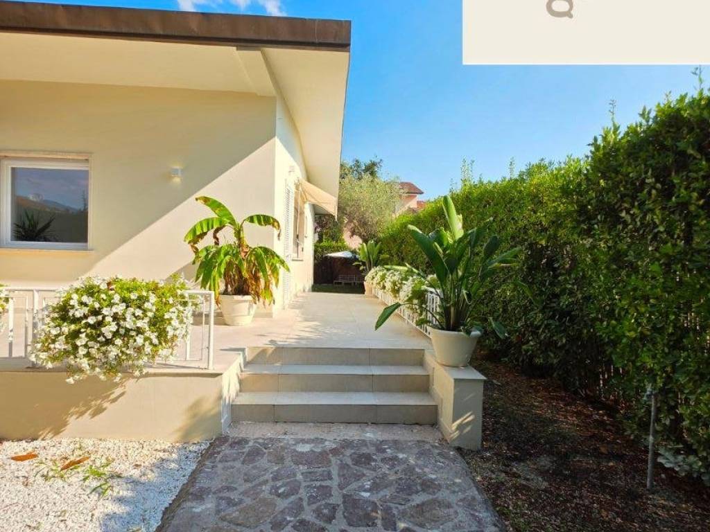 Villa a Forte dei marmi in Via Lorenzo Quartieri - Foto 3