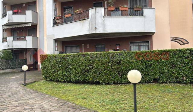 Appartamento a Pioltello in VIA MANTEGNA , 62 - Foto 2