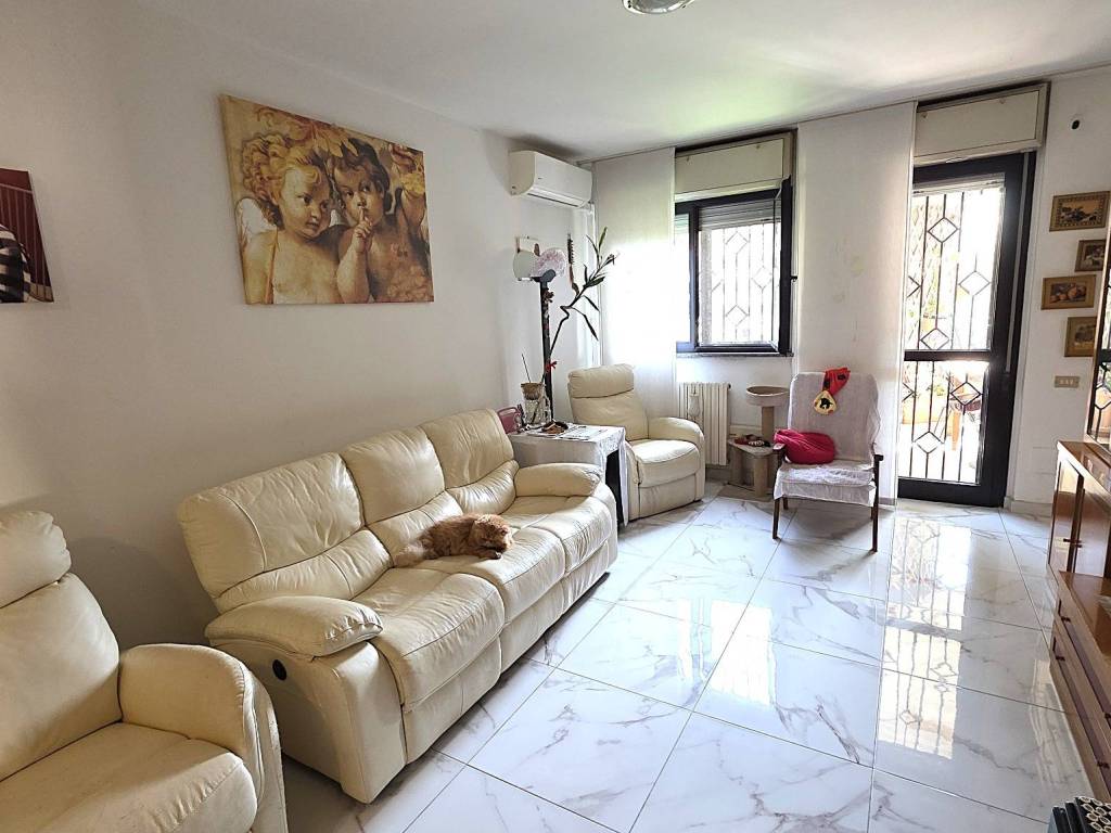Appartamento a Corsico in Via Molinetto di Lorenteggio - Foto 3