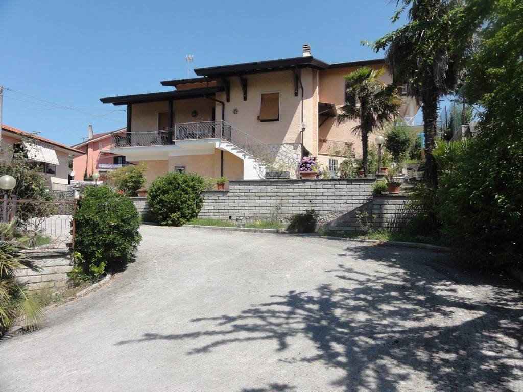 Villa a Ceccano in Via Colle Antico, 95 - Foto 2