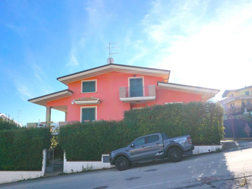 Villa a Tortoreto in Via Badette, 5 - Foto 2