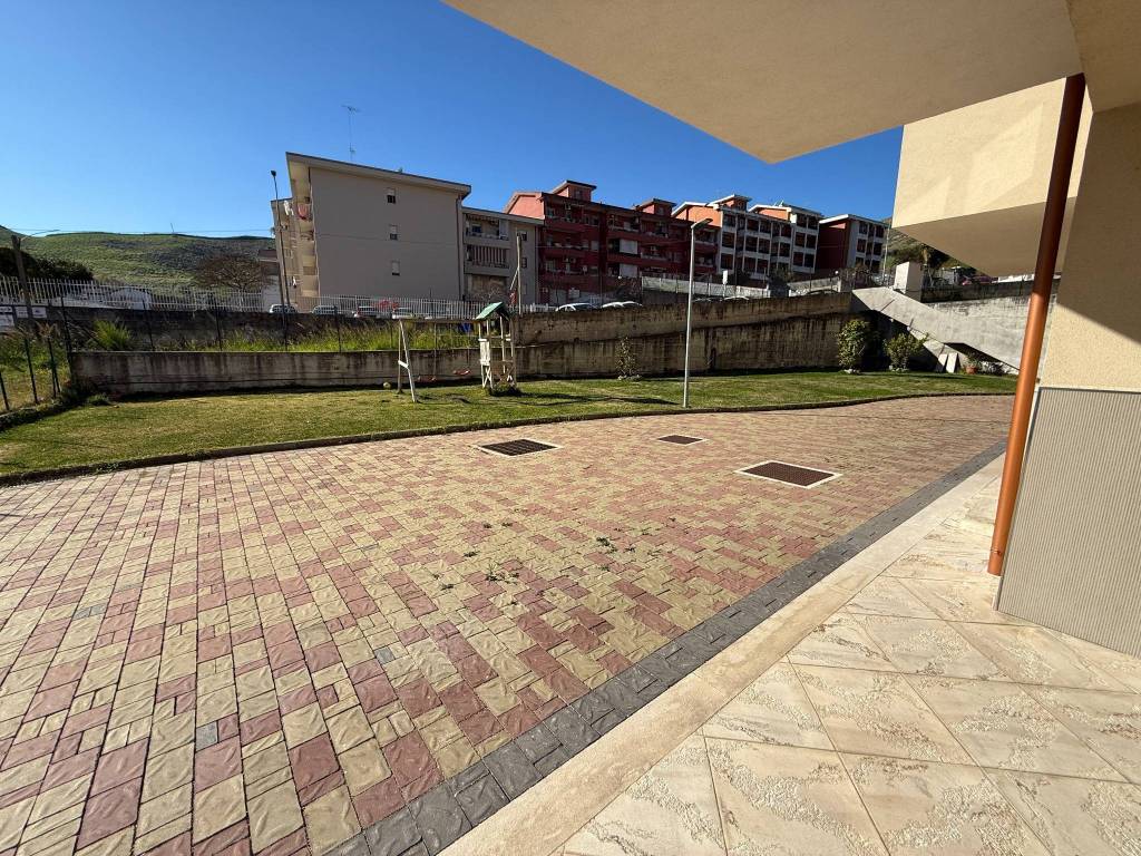 Appartamento a Catanzaro in Via Monsignor Armando Fares - Foto 2