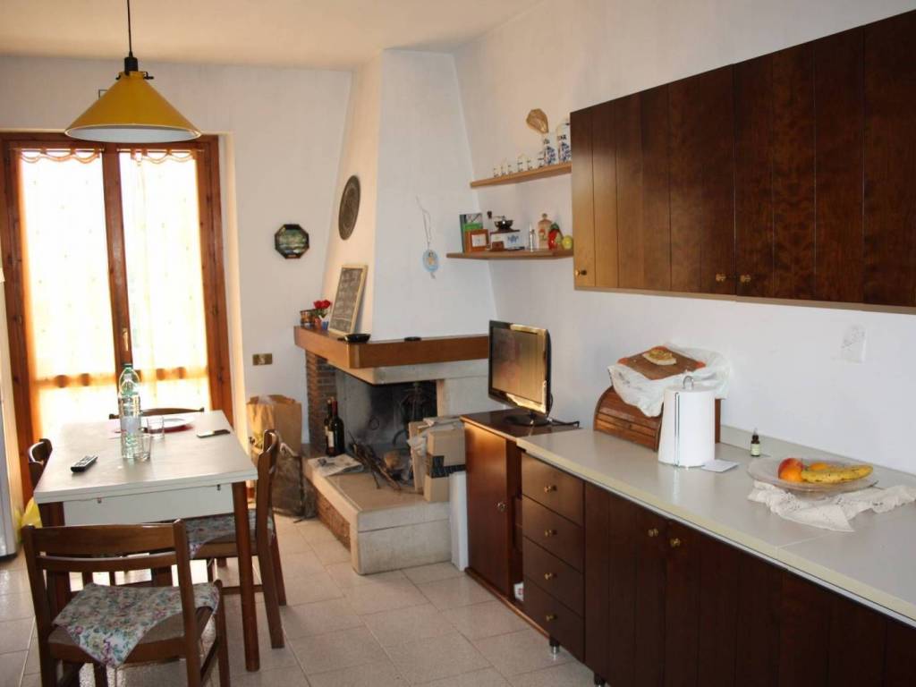 Villetta a schiera a Camerino in via Rodolfo II da Varano - Foto 2