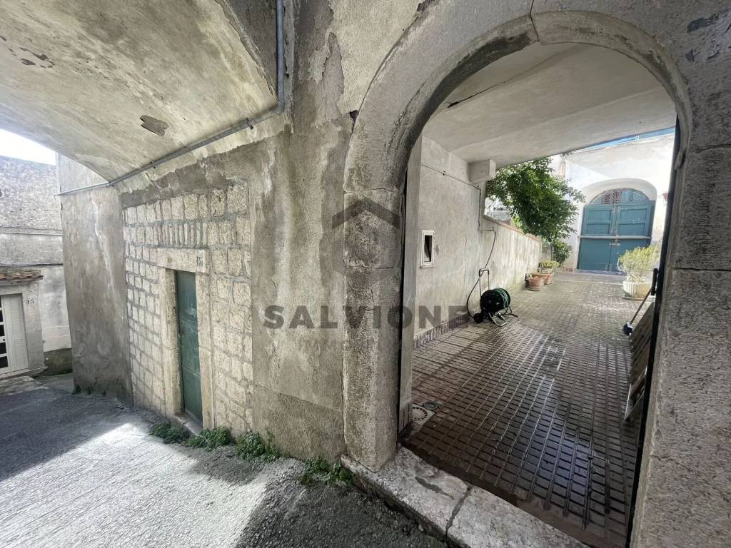 Palazzo / stabile a San lorenzo maggiore in Piazza Dante S.N.C. - Foto 3