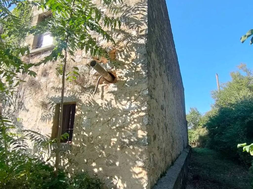 Rustico / casale a Faicchio in Selva Di Sopra S.N.C. - Foto 3