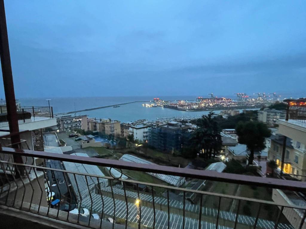 Appartamento a Genova in Via Mario e Nicolò Dagnino, 25 - Foto 2