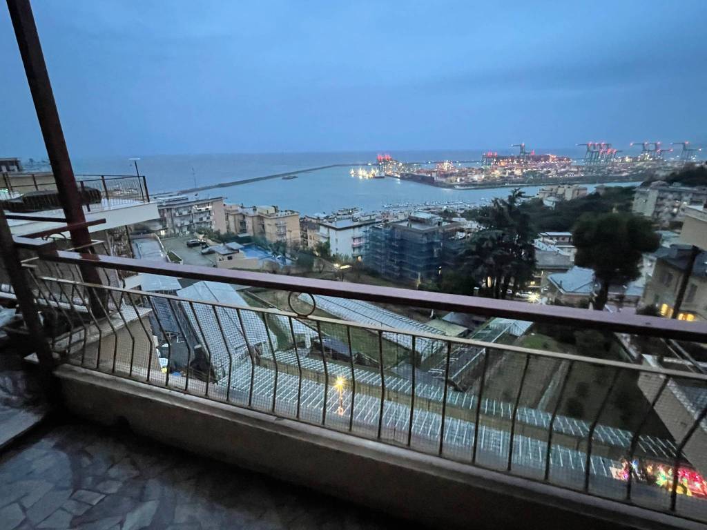 Appartamento a Genova in Via Mario e Nicolò Dagnino, 25 - Foto 3