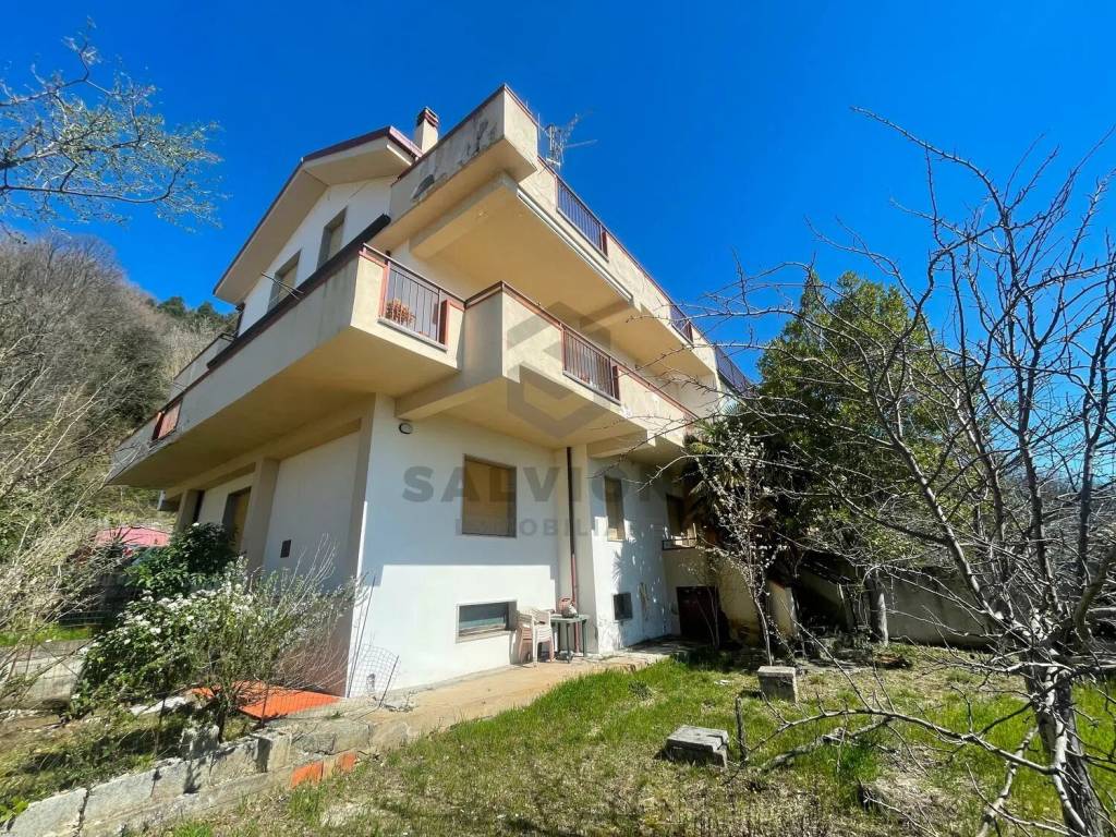 Villa a Guardia sanframondi in Via Coste S.N.C. - Foto 2