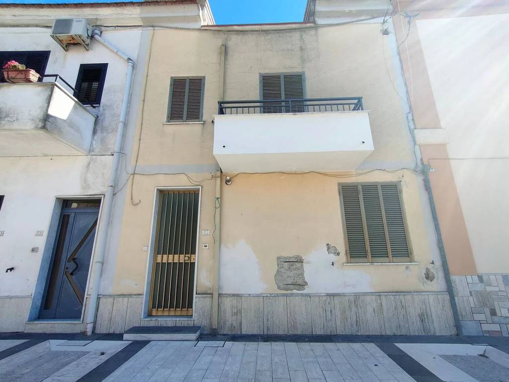 Villa a San salvatore telesino in Corso Garibaldi S.N.C. - Foto 2