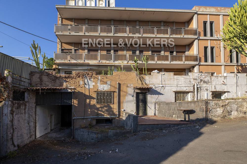 Palazzo / stabile a Catania in Via Paolo Gaifami, 5 - Foto 2
