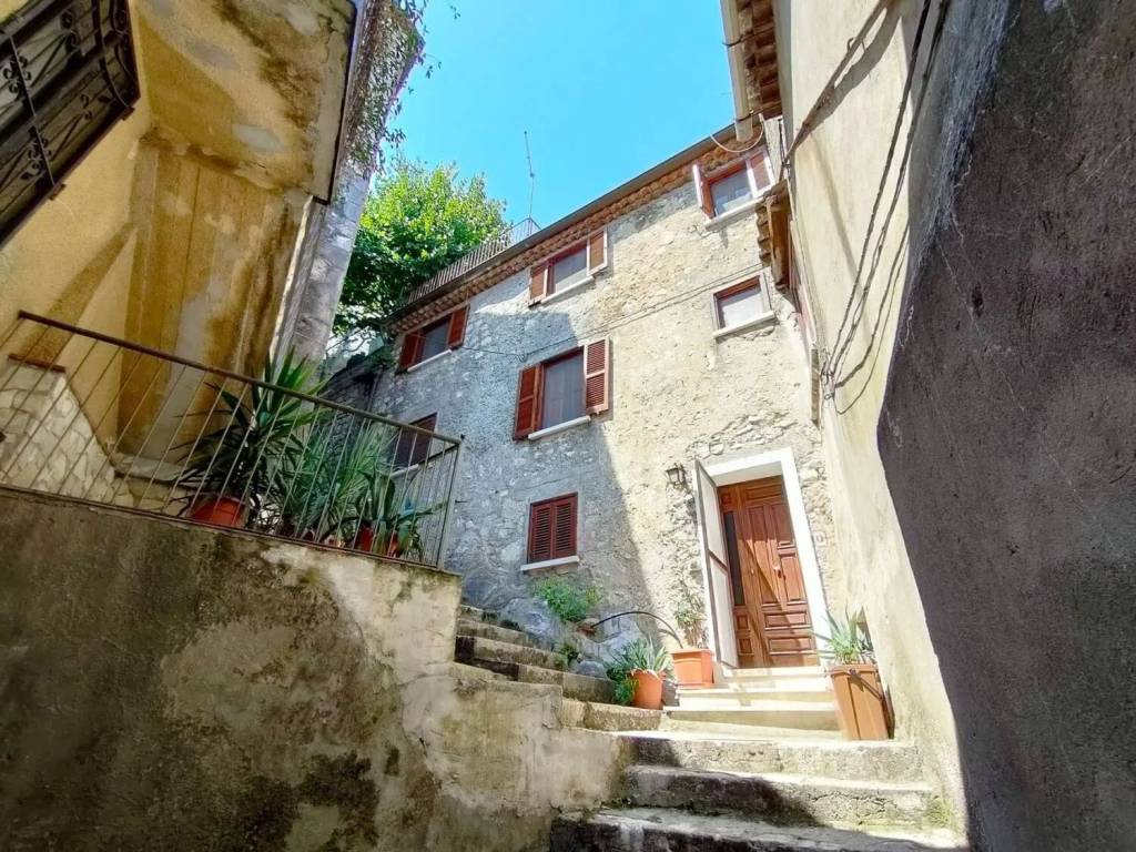 Villa a Cusano mutri in Rione Valente S.N.C. - Foto 2