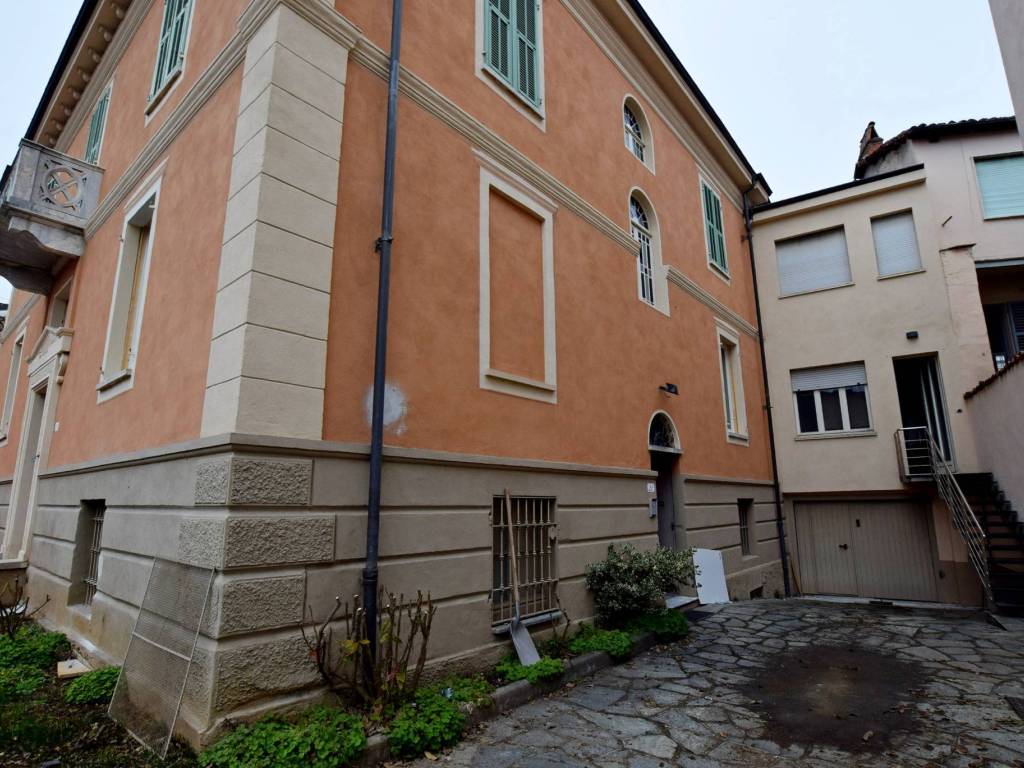 Appartamento a Carrù in Piazza Generale Giuseppe Perotti, 10 - Foto 4