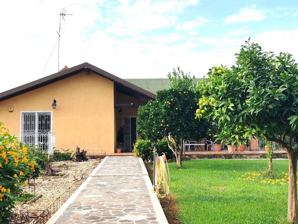 Villa a Latina in Strada Capograssa - Foto 3