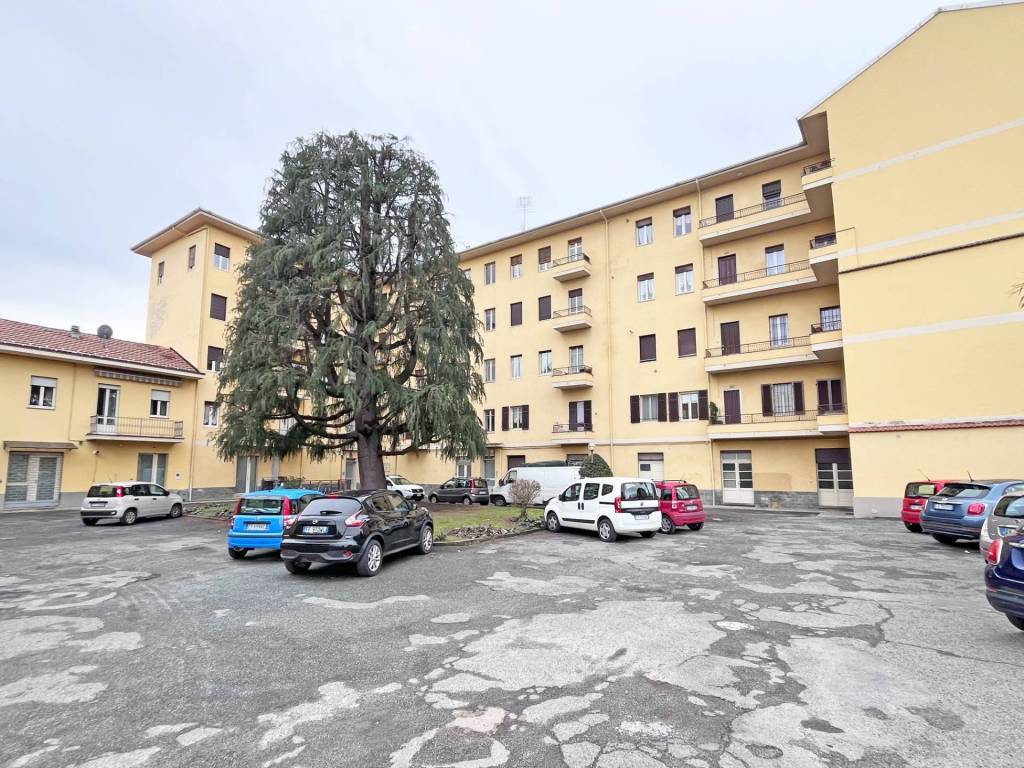 Appartamento a Pinerolo in VIALE CASTELFIDARDO, 13 - Foto 2