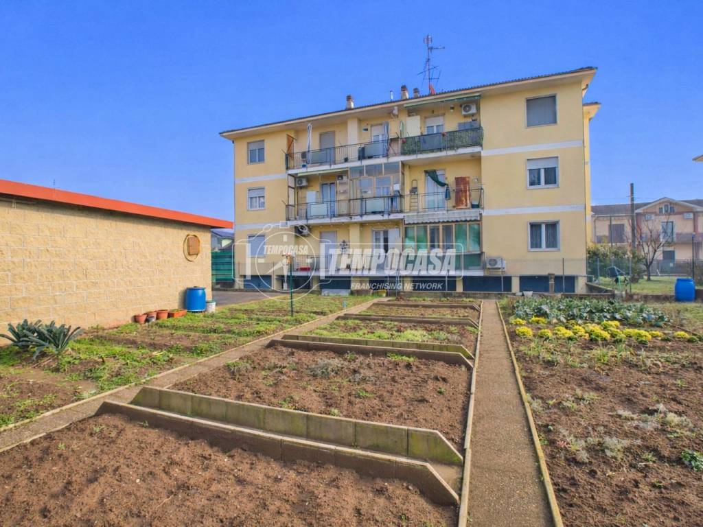 Appartamento a Cameri in Strada Privata dei Giardini - Foto 2