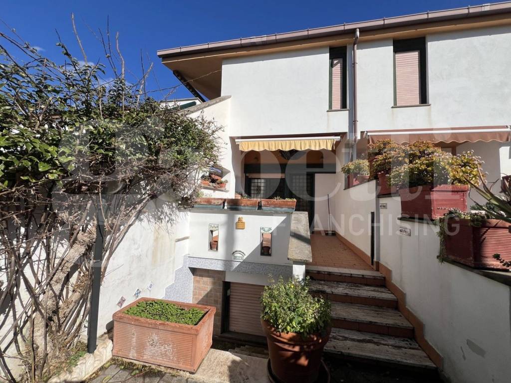 Appartamento a Ardea in via delle rondini, 201 - Foto 2