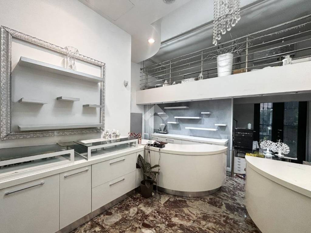 Immobile a Lecco in Piazza Giosuè Carducci, 3 - Foto 2