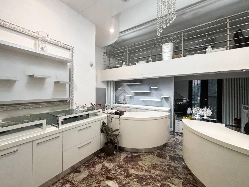 Immobile a Lecco in Piazza Giosuè Carducci, 3 - Foto 3