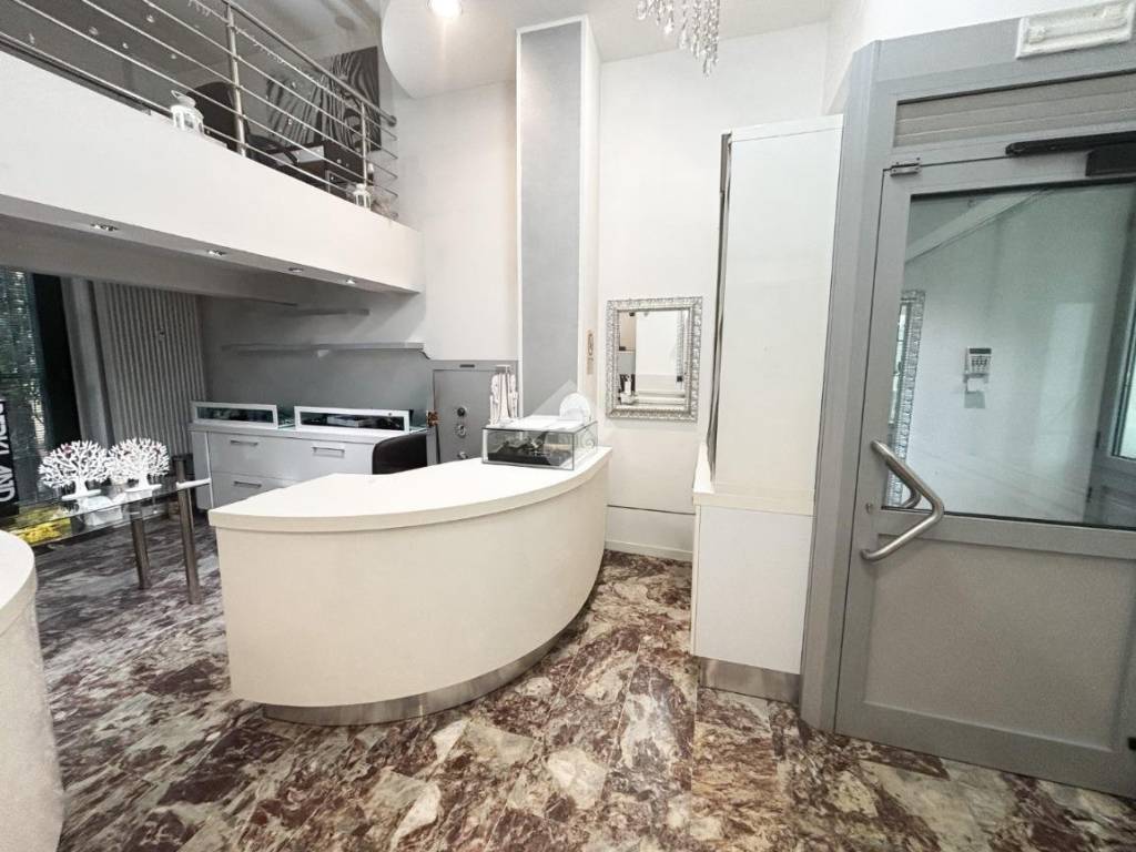 Immobile a Lecco in Piazza Giosuè Carducci, 3 - Foto 4