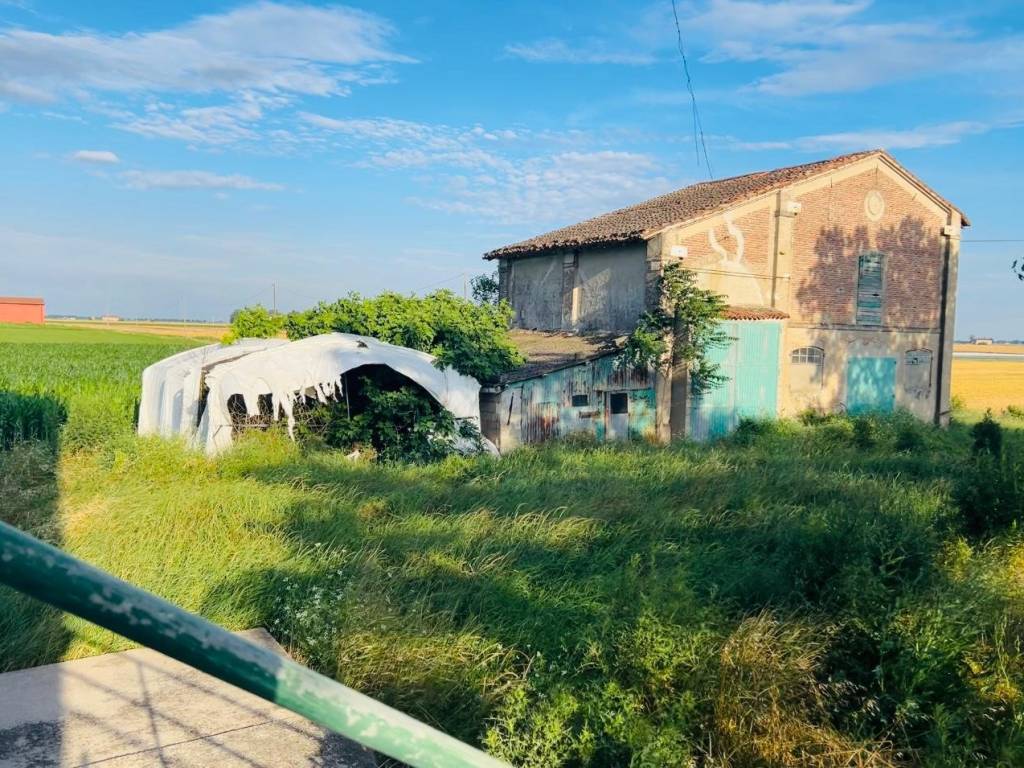 Rustico / casale a Bondeno in Via Redena Cremonine, 539 - Foto 2
