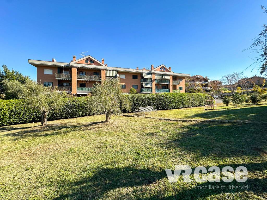Appartamento a Monte compatri in Via Lago di Bolsena, 91 - Foto 4
