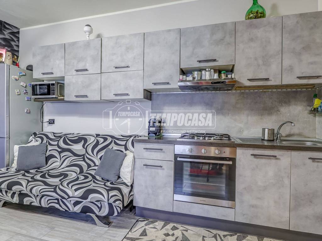 Appartamento a Castelletto sopra ticino in Via Lago Maggiore - Foto 4