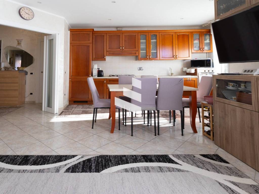 Appartamento a Pomezia in Via Ovidio - Foto 2